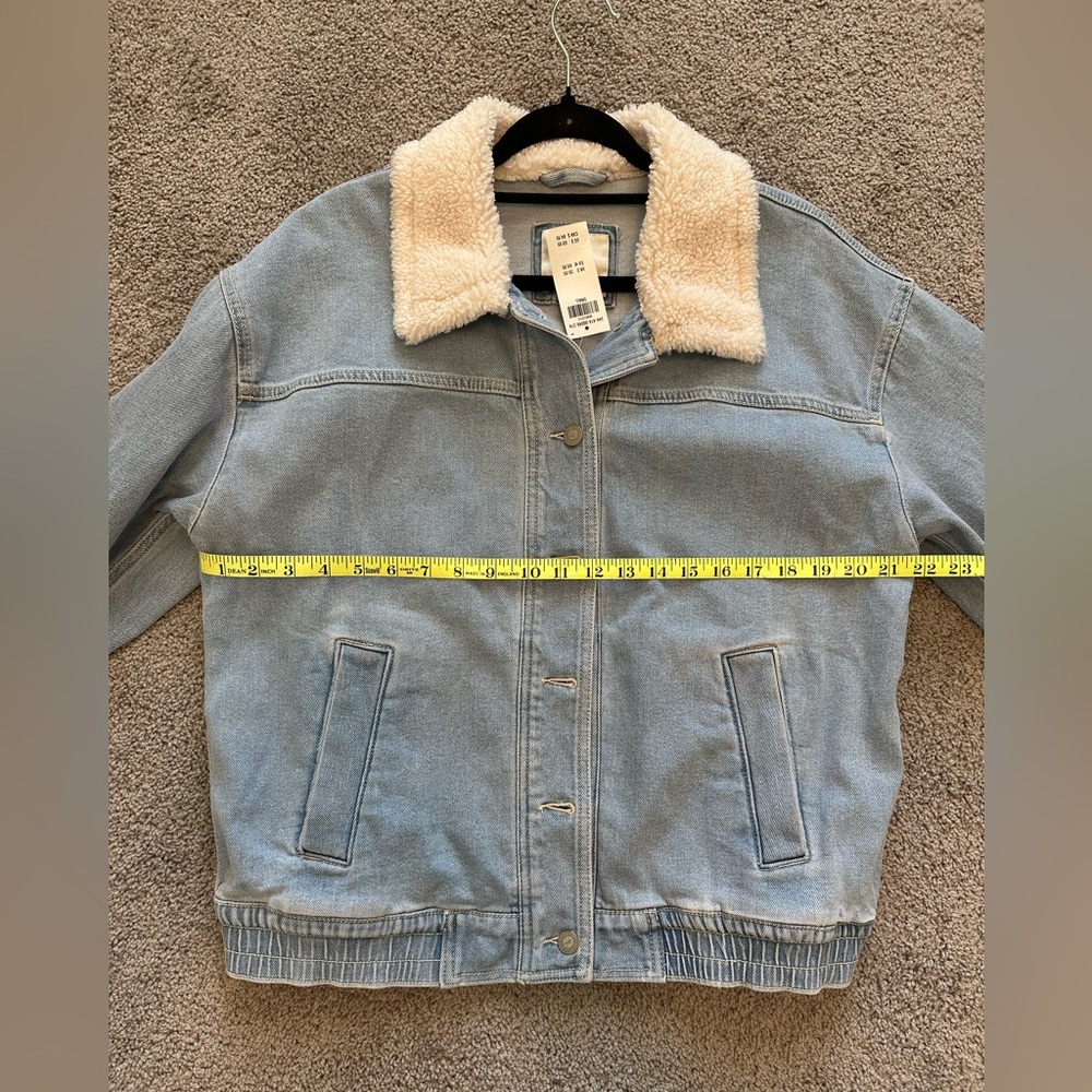 Hollister Denim Oversized Bomber Jacket with Sherpa Collar Size Small NWT - Picture 5 of 6
